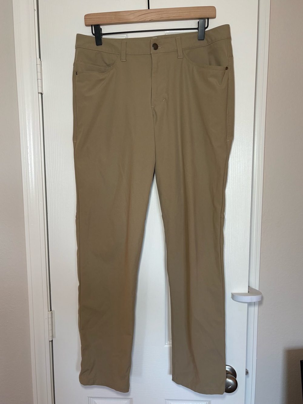 Lululemon Men’s ABC Classic Fit Pants Khaki Size 32 Stretch Golf
